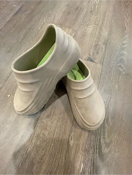 Shoes - Neutral Slip-On Platform Clogs with Lime Insole restaurant